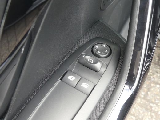 Peugeot 208 1.2 PureTech 82PK Blue Lion | NAVI | APPLE CARPLAY/ANDROID AUTO | CRUISE CONTROL | PARKEERSENSOREN | ActivLease financial lease