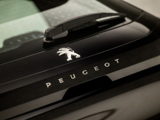 Peugeot 208 1.2 PureTech Sport (APPLE CARPLAY, GROOT NAVI, LED KOPLAMPEN, SPORTSTOELEN, CRUISE, LANE ASSIST, ... ActivLease financial lease