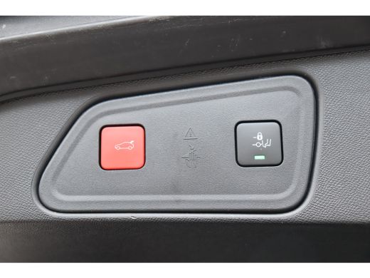Peugeot 3008 Peugeot 1.2 PURETECH 130PK GT PACK AUTOMAAT / NAVI / LEDER / CLIMA / PDC / 19" LMV / CAMERA / BLA... ActivLease financial lease
