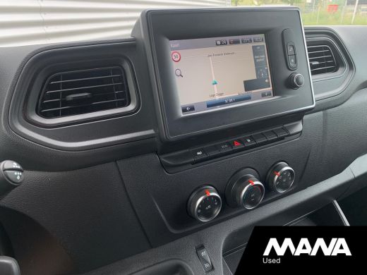 Renault Master T35 2.3 dCi 135 L2H2 Airco Cruise Sensoren LED 12V Navigatie Bijrijdersbank Bluetooth NAP ActivLease financial lease