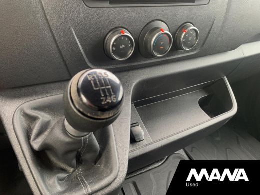 Renault Master T35 2.3 dCi 135 L2H2 Airco Cruise Sensoren LED 12V Navigatie Bijrijdersbank Bluetooth NAP ActivLease financial lease