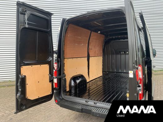 Renault Master T35 2.3 dCi 135 L2H2 Airco Cruise Sensoren LED 12V Navigatie Bijrijdersbank Bluetooth NAP ActivLease financial lease