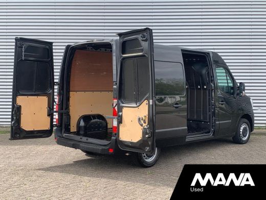 Renault Master T35 2.3 dCi 135 L2H2 Airco Cruise Sensoren LED 12V Navigatie Bijrijdersbank Bluetooth NAP ActivLease financial lease