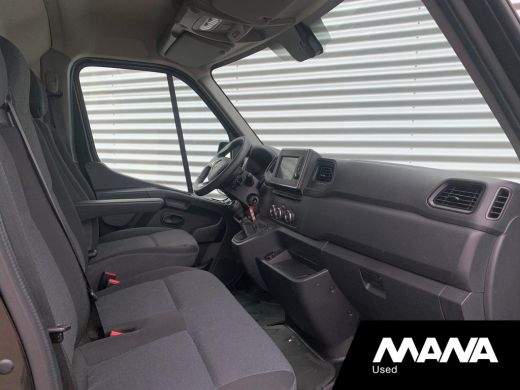 Renault Master T35 2.3 dCi 135 L2H2 Airco Cruise Sensoren LED 12V Navigatie Bijrijdersbank Bluetooth NAP ActivLease financial lease