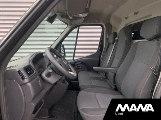 Renault Master T35 2.3 dCi 135 L2H2 Airco Cruise Sensoren LED 12V Navigatie Bijrijdersbank Bluetooth NAP ActivLease financial lease