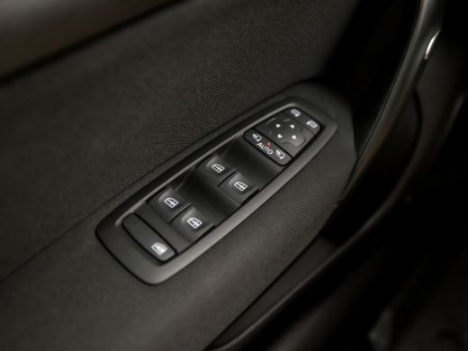Renault Mégane Estate 1.3 TCe Limited Sport 141Pk Automaat (APPLE CARPLAY, VIRTUAL COCKPIT, NAVIGATIE, KEYLESS, STOELVE... ActivLease financial lease