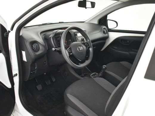 Toyota Aygo 1.0 VVT-i 73pk x-fun | 1ste eigenaar | Airco | LED dagrijverlichting | Elektrische ramen voor | B... ActivLease financial lease