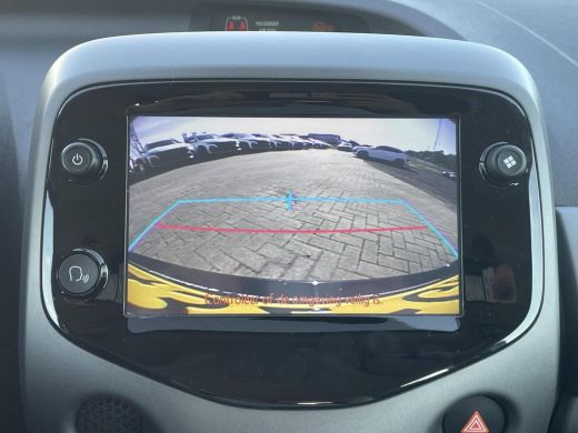 Toyota Aygo 1.0 VVT-i x-play **APPLE CARPLAY/ PARKEERCAMERA/ 36 MAANDEN GARANTIE** ActivLease financial lease