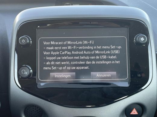 Toyota Aygo 1.0 VVT-i x-play **APPLE CARPLAY/ PARKEERCAMERA/ 36 MAANDEN GARANTIE** ActivLease financial lease