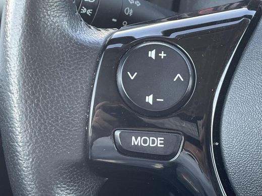 Toyota Aygo 1.0 VVT-i x-play **APPLE CARPLAY/ PARKEERCAMERA/ 36 MAANDEN GARANTIE** ActivLease financial lease