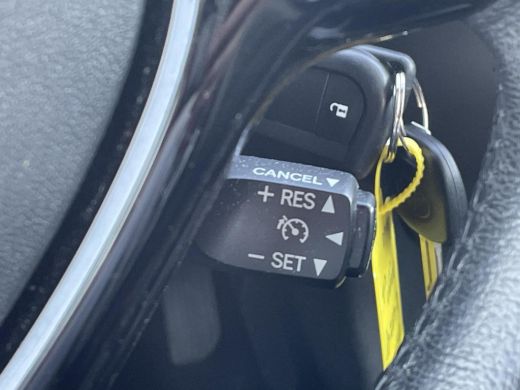 Toyota Aygo 1.0 VVT-i x-play **APPLE CARPLAY/ PARKEERCAMERA/ 36 MAANDEN GARANTIE** ActivLease financial lease