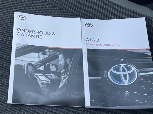 Toyota Aygo 1.0 VVT-i x-play **APPLE CARPLAY/ PARKEERCAMERA/ 36 MAANDEN GARANTIE** ActivLease financial lease