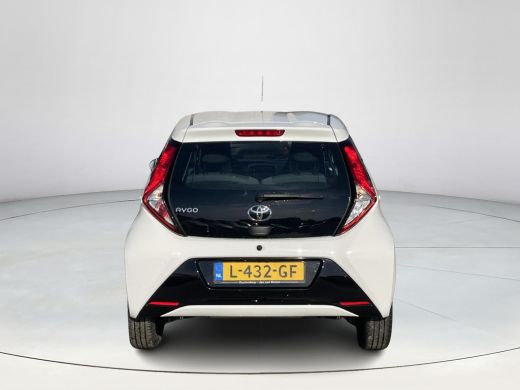 Toyota Aygo 1.0 VVT-i x-play **APPLE CARPLAY/ PARKEERCAMERA/ 36 MAANDEN GARANTIE** ActivLease financial lease