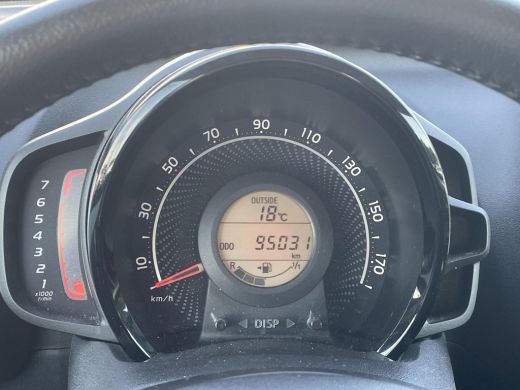 Toyota Aygo 1.0 VVT-i x-play **APPLE CARPLAY/ PARKEERCAMERA/ 36 MAANDEN GARANTIE** ActivLease financial lease