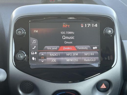 Toyota Aygo 1.0 VVT-i x-play **APPLE CARPLAY/ PARKEERCAMERA/ 36 MAANDEN GARANTIE** ActivLease financial lease