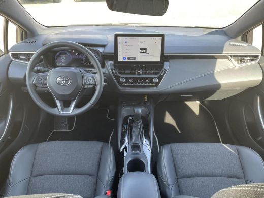 Toyota Corolla Touring Sports 2.0 High Power Hybrid First Edition **PARKEERSENSOREN/ ELEKTRONISCHE ACHTERKLEP/ GARANTIE** ActivLease financial lease