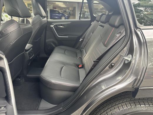 Toyota RAV4 2.5 Plug-in Hybrid AWD Bi-Tone Plus | 06-10141018 Voor meer informatie ActivLease financial lease