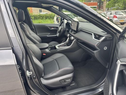 Toyota RAV4 2.5 Plug-in Hybrid AWD Bi-Tone Plus | 06-10141018 Voor meer informatie ActivLease financial lease
