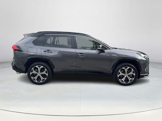 Toyota RAV4 2.5 Plug-in Hybrid AWD Bi-Tone Plus | 06-10141018 Voor meer informatie ActivLease financial lease