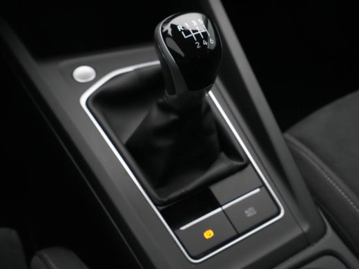 Volkswagen Golf 1.0 TSI 110pk Life Business Navigatie Memory Stoelverwarming Acc 99 ActivLease financial lease