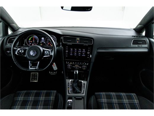 Volkswagen Golf 1.4 TSI PHEV GTE Adaptive, Apple carplay, Climate, ActivLease financial lease