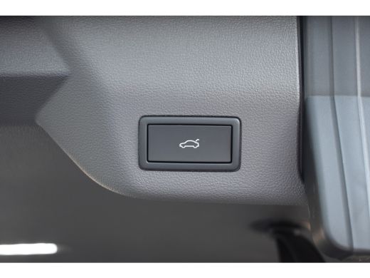 Volkswagen Multivan 1.5 eHybrid L2 Bulli Edition 4Motion TREKHAAK | CAMERA | ALL SEASONBANDEN ActivLease financial lease