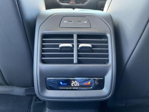 Volkswagen Passat Variant 1.5 eHybrid Business | Trekhaak | Navi | ERGO | ACC | A.cam | ActivLease financial lease