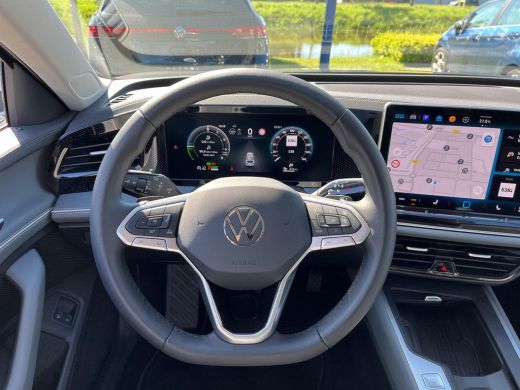 Volkswagen Passat Variant 1.5 eHybrid Business | Trekhaak | Navi | ERGO | ACC | A.cam | ActivLease financial lease