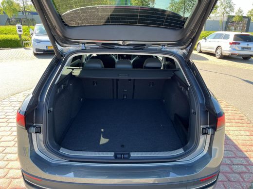 Volkswagen Passat Variant 1.5 eHybrid Business | Trekhaak | Navi | ERGO | ACC | A.cam | ActivLease financial lease