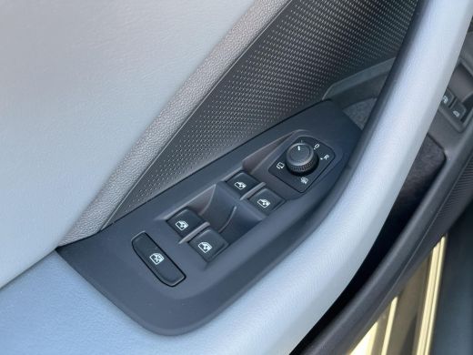 Volkswagen Passat Variant 1.5 eHybrid Business | Trekhaak | Navi | ERGO | ACC | A.cam | ActivLease financial lease