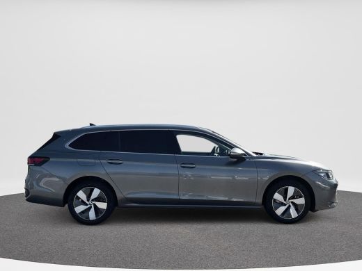Volkswagen Passat Variant 1.5 eHybrid Business | Trekhaak | Navi | ERGO | ACC | A.cam | ActivLease financial lease