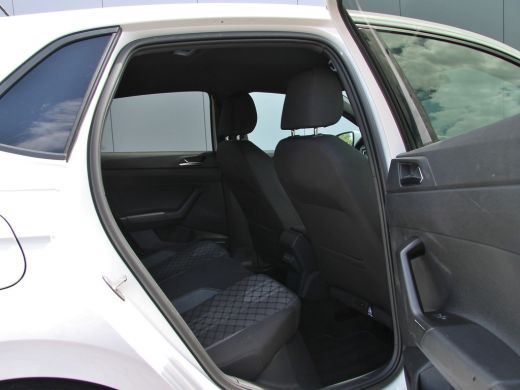 Volkswagen Polo 1.0 TSI 110pk DSG R-Line | Acc | Lane | Camera ActivLease financial lease