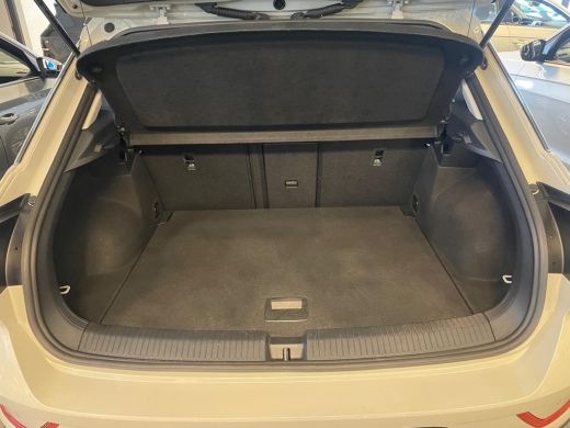 Volkswagen T-Roc 1.0 111PK TSI Life | Multimedia Pakket | Climate Control | ACC | Apple Carplay | ActivLease financial lease