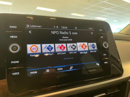 Volkswagen T-Roc 1.0 111PK TSI Life | Multimedia Pakket | Climate Control | ACC | Apple Carplay | ActivLease financial lease
