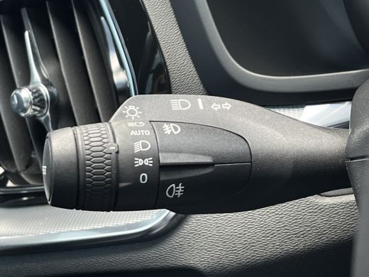 Volvo  V60 2.0 T8 Twin Engine R-Design | Panoramadak | HUD | 360 Camera | Trekhaak | ActivLease financial lease