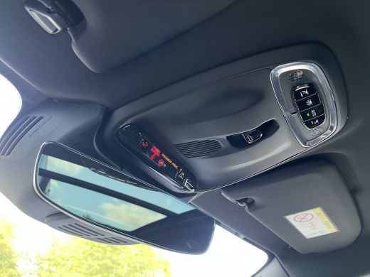Volvo  V60 2.0 T8 Twin Engine R-Design | Panoramadak | HUD | 360 Camera | Trekhaak | ActivLease financial lease