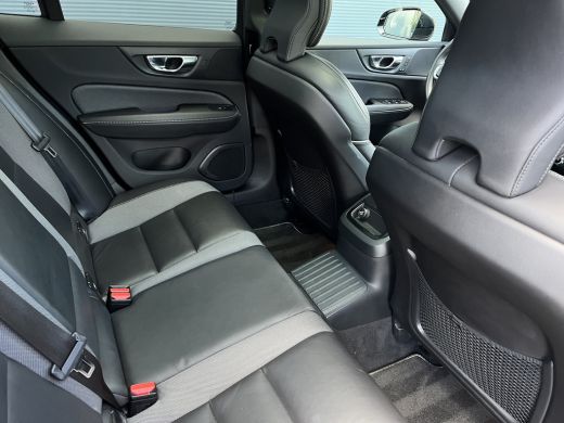 Volvo  V60 2.0 T8 Twin Engine R-Design | Panoramadak | HUD | 360 Camera | Trekhaak | ActivLease financial lease