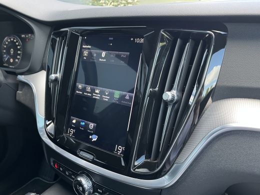 Volvo  V60 2.0 T8 Twin Engine R-Design | Panoramadak | HUD | 360 Camera | Trekhaak | ActivLease financial lease