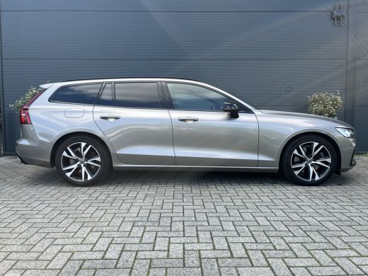 Volvo  V60 2.0 T8 Twin Engine R-Design | Panoramadak | HUD | 360 Camera | Trekhaak | ActivLease financial lease