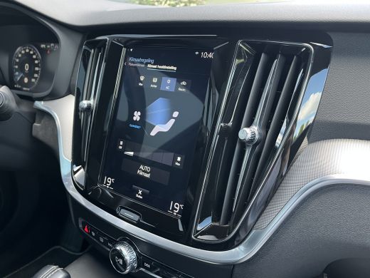 Volvo  V60 2.0 T8 Twin Engine R-Design | Panoramadak | HUD | 360 Camera | Trekhaak | ActivLease financial lease