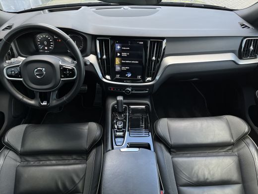 Volvo  V60 2.0 T8 Twin Engine R-Design | Panoramadak | HUD | 360 Camera | Trekhaak | ActivLease financial lease