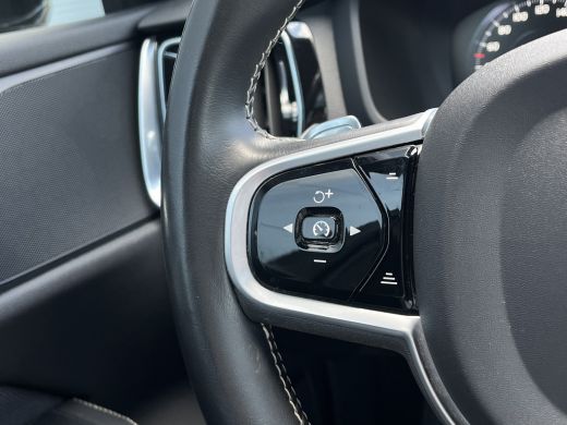 Volvo  V60 2.0 T8 Twin Engine R-Design | Panoramadak | HUD | 360 Camera | Trekhaak | ActivLease financial lease
