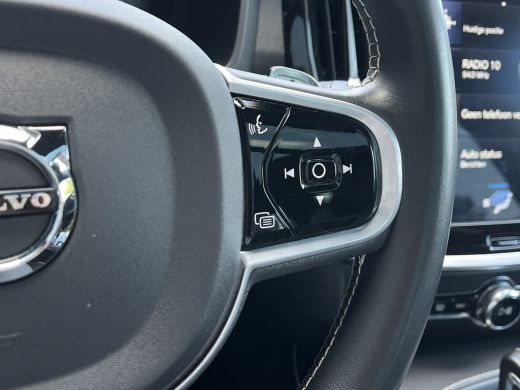Volvo  V60 2.0 T8 Twin Engine R-Design | Panoramadak | HUD | 360 Camera | Trekhaak | ActivLease financial lease