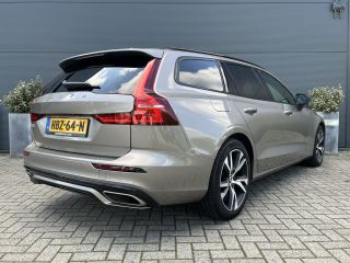Volvo  V60 2.0 T8 Twin Engine R-Design | Panoramadak | HUD | 360 Camera | Trekhaak |