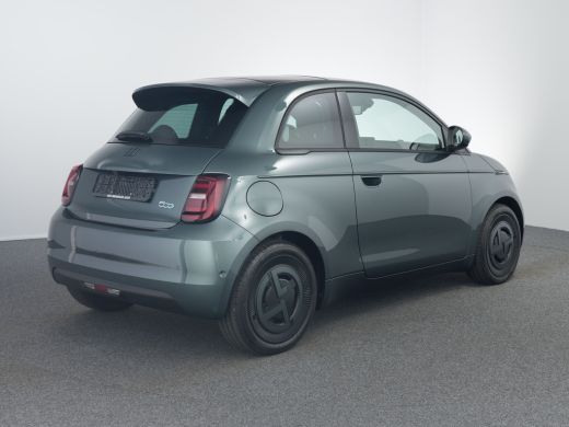 Fiat 500e Giorgio Armani | 10,25" touchscreen radio met Bluetooth, DAB & USB én Navigatie | 17" lichtmetale... ActivLease financial lease