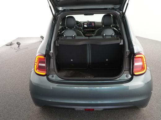 Fiat 500e Giorgio Armani | 10,25" touchscreen radio met Bluetooth, DAB & USB én Navigatie | 17" lichtmetale... ActivLease financial lease