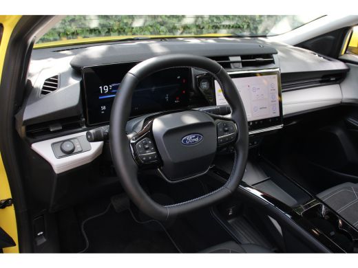 Ford Puma Gen-E PREMIUM 44kWh | PANO DAK | 19''LMV | DRIVER ASSIST PACK | WINTERPACK | ActivLease financial lease