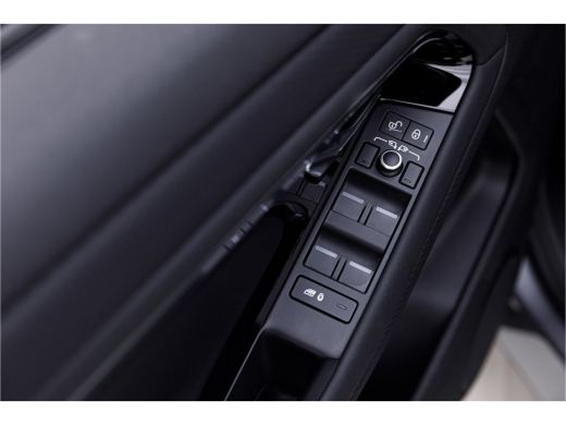 Land Rover Range Rover Evoque P300e S Panoramadak | Privacy Glass | Elektrische achterklep | 20 Inch ActivLease financial lease