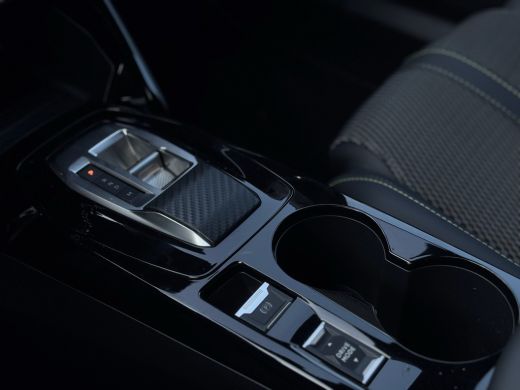 Peugeot 2008 GT 130pk | Achteruitrijcamera | Afwijkende dakkleur | Apple Carplay/Android Auto|telefoonintegrat... ActivLease financial lease
