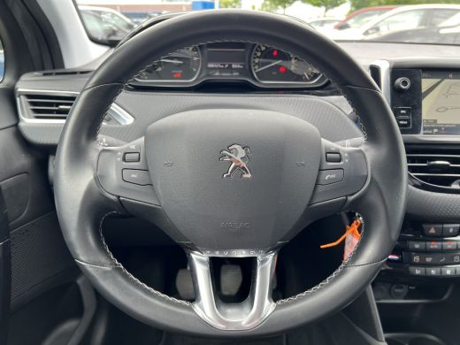 Peugeot 208 1.2 PureTech Allure | Achteruitrijcamera | Dimlichten automatisch | Parkeersensor achter ActivLease financial lease